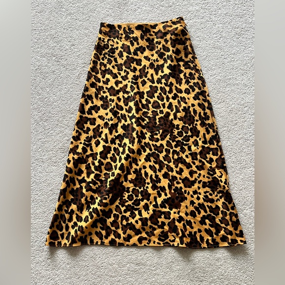 Aritzia leopard skirt - Picture 2 of 3